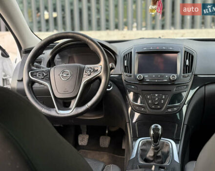 Белый Опель Инсигния, объемом двигателя 2 л и пробегом 340 тыс. км за 9600 $, фото 25 на Automoto.ua