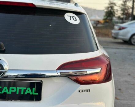 Белый Опель Инсигния, объемом двигателя 2 л и пробегом 256 тыс. км за 12990 $, фото 4 на Automoto.ua