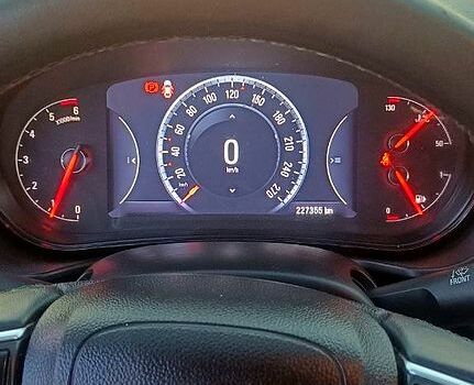 Белый Опель Инсигния, объемом двигателя 1.6 л и пробегом 227 тыс. км за 8900 $, фото 6 на Automoto.ua