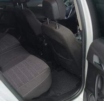 Білий Опель Інсігнія, об'ємом двигуна 1.6 л та пробігом 227 тис. км за 9500 $, фото 18 на Automoto.ua