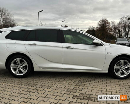 Белый Опель Инсигния, объемом двигателя 2 л и пробегом 38 тыс. км за 25400 $, фото 1 на Automoto.ua