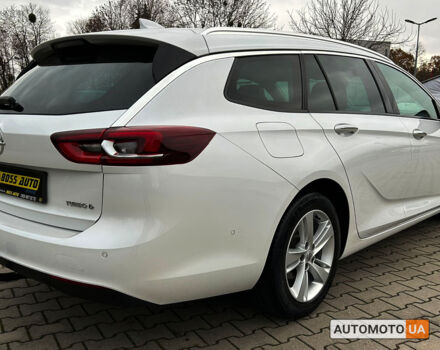 Белый Опель Инсигния, объемом двигателя 2 л и пробегом 38 тыс. км за 25400 $, фото 2 на Automoto.ua