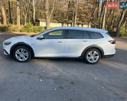 Белый Опель Инсигния, объемом двигателя 2 л и пробегом 227 тыс. км за 15400 $, фото 4 на Automoto.ua