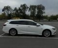 Білий Опель Інсігнія, об'ємом двигуна 1.96 л та пробігом 250 тис. км за 15300 $, фото 3 на Automoto.ua