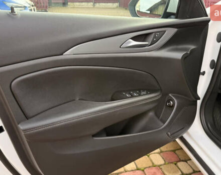 Белый Опель Инсигния, объемом двигателя 1.96 л и пробегом 149 тыс. км за 15900 $, фото 24 на Automoto.ua