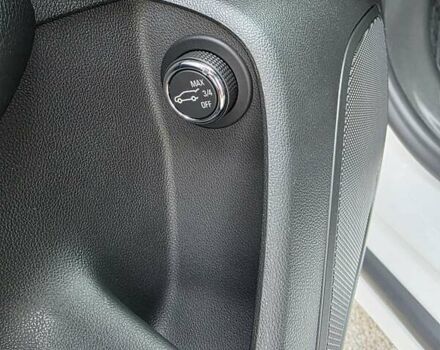 Білий Опель Інсігнія, об'ємом двигуна 2 л та пробігом 225 тис. км за 16500 $, фото 27 на Automoto.ua