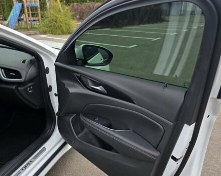 Білий Опель Інсігнія, об'ємом двигуна 2 л та пробігом 225 тис. км за 16500 $, фото 43 на Automoto.ua