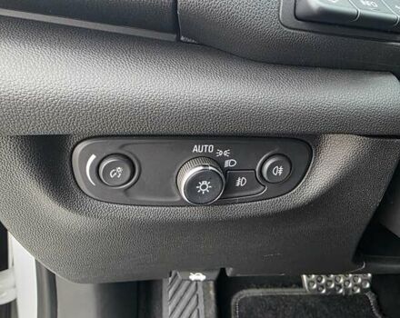 Білий Опель Інсігнія, об'ємом двигуна 2 л та пробігом 225 тис. км за 16500 $, фото 28 на Automoto.ua