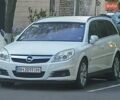 Белый Опель Инсигния, объемом двигателя 2 л и пробегом 360 тыс. км за 6000 $, фото 1 на Automoto.ua