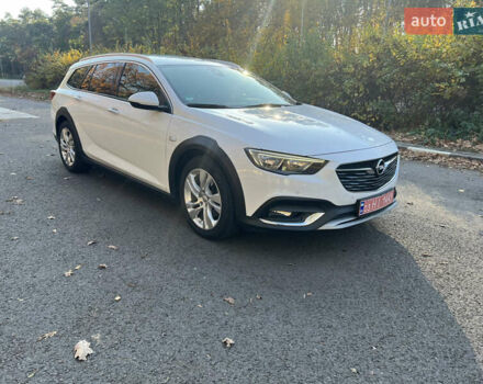 Белый Опель Инсигния, объемом двигателя 2 л и пробегом 227 тыс. км за 15400 $, фото 1 на Automoto.ua