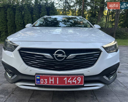 Белый Опель Инсигния, объемом двигателя 2 л и пробегом 220 тыс. км за 15700 $, фото 1 на Automoto.ua