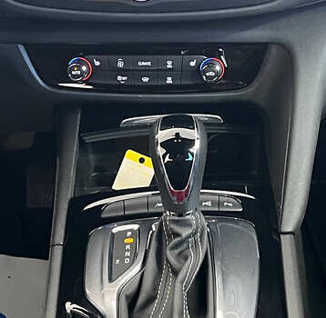 Белый Опель Инсигния, объемом двигателя 1.96 л и пробегом 145 тыс. км за 19750 $, фото 21 на Automoto.ua