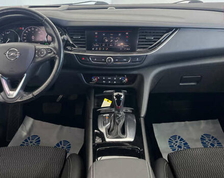 Білий Опель Інсігнія, об'ємом двигуна 1.96 л та пробігом 145 тис. км за 19750 $, фото 5 на Automoto.ua