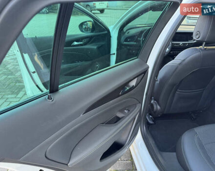 Белый Опель Инсигния, объемом двигателя 1.96 л и пробегом 189 тыс. км за 17700 $, фото 33 на Automoto.ua