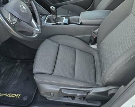 Белый Опель Инсигния, объемом двигателя 2 л и пробегом 153 тыс. км за 16800 $, фото 10 на Automoto.ua