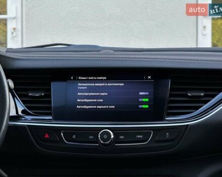 Белый Опель Инсигния, объемом двигателя 2 л и пробегом 169 тыс. км за 20999 $, фото 90 на Automoto.ua