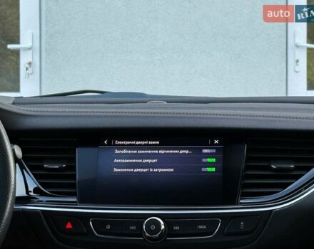 Белый Опель Инсигния, объемом двигателя 2 л и пробегом 169 тыс. км за 20999 $, фото 96 на Automoto.ua