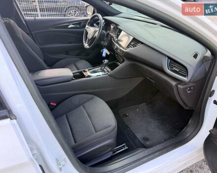 Білий Опель Інсігнія, об'ємом двигуна 2 л та пробігом 103 тис. км за 14500 $, фото 3 на Automoto.ua