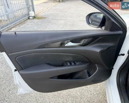 Білий Опель Інсігнія, об'ємом двигуна 2 л та пробігом 103 тис. км за 14500 $, фото 20 на Automoto.ua