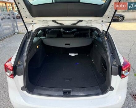 Білий Опель Інсігнія, об'ємом двигуна 2 л та пробігом 103 тис. км за 14500 $, фото 17 на Automoto.ua