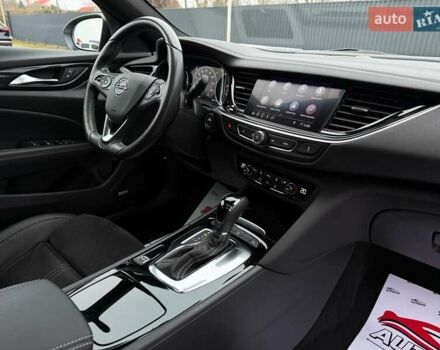 Белый Опель Инсигния, объемом двигателя 2 л и пробегом 169 тыс. км за 20999 $, фото 82 на Automoto.ua