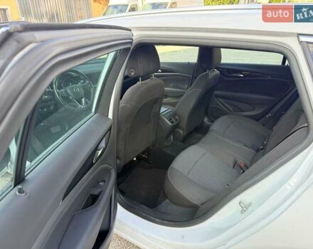 Білий Опель Інсігнія, об'ємом двигуна 2 л та пробігом 103 тис. км за 14500 $, фото 4 на Automoto.ua
