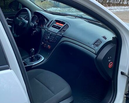 Белый Опель Инсигния, объемом двигателя 1.6 л и пробегом 193 тыс. км за 8500 $, фото 7 на Automoto.ua