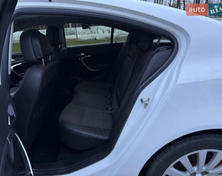 Белый Опель Инсигния, объемом двигателя 2 л и пробегом 274 тыс. км за 7400 $, фото 13 на Automoto.ua