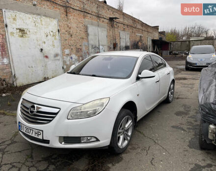Белый Опель Инсигния, объемом двигателя 1.96 л и пробегом 100 тыс. км за 3750 $, фото 1 на Automoto.ua