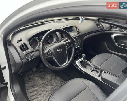 Белый Опель Инсигния, объемом двигателя 1.96 л и пробегом 100 тыс. км за 3750 $, фото 11 на Automoto.ua