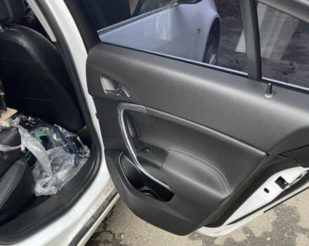 Белый Опель Инсигния, объемом двигателя 1.96 л и пробегом 100 тыс. км за 3750 $, фото 8 на Automoto.ua