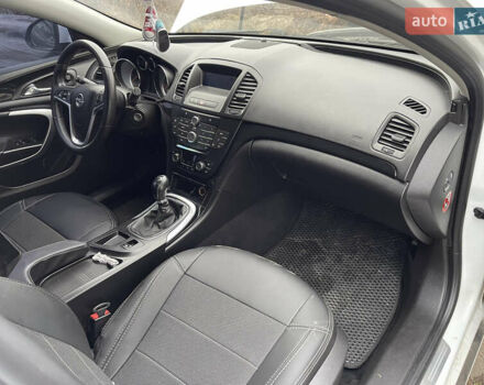 Белый Опель Инсигния, объемом двигателя 1.96 л и пробегом 100 тыс. км за 3750 $, фото 9 на Automoto.ua