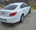 Белый Опель Инсигния, объемом двигателя 2 л и пробегом 340 тыс. км за 7500 $, фото 1 на Automoto.ua