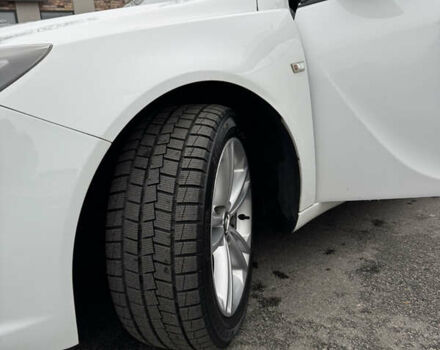 Білий Опель Інсігнія, об'ємом двигуна 2 л та пробігом 204 тис. км за 9500 $, фото 12 на Automoto.ua