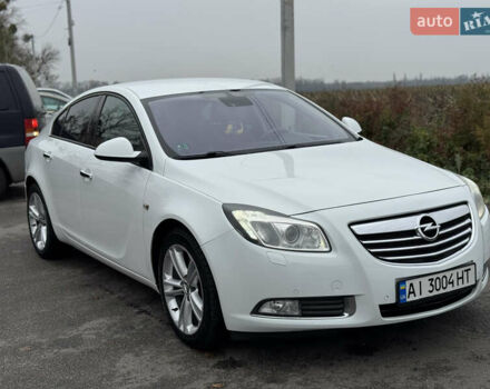 Білий Опель Інсігнія, об'ємом двигуна 2 л та пробігом 204 тис. км за 9500 $, фото 1 на Automoto.ua