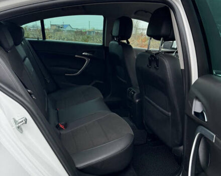 Білий Опель Інсігнія, об'ємом двигуна 2 л та пробігом 204 тис. км за 9500 $, фото 7 на Automoto.ua