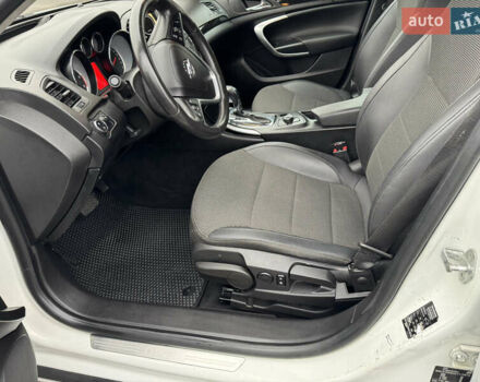 Білий Опель Інсігнія, об'ємом двигуна 2 л та пробігом 204 тис. км за 9500 $, фото 13 на Automoto.ua