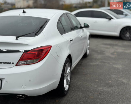 Білий Опель Інсігнія, об'ємом двигуна 2 л та пробігом 204 тис. км за 9500 $, фото 2 на Automoto.ua