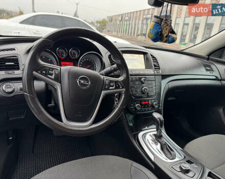 Білий Опель Інсігнія, об'ємом двигуна 2 л та пробігом 204 тис. км за 9500 $, фото 10 на Automoto.ua