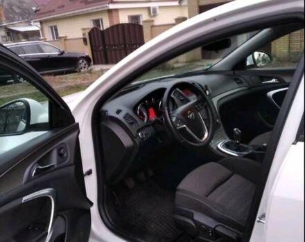 Белый Опель Инсигния, объемом двигателя 2 л и пробегом 262 тыс. км за 10150 $, фото 3 на Automoto.ua