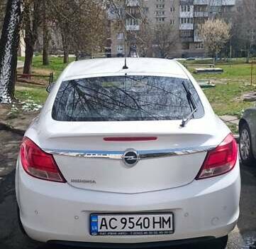 Белый Опель Инсигния, объемом двигателя 1.4 л и пробегом 200 тыс. км за 7000 $, фото 1 на Automoto.ua