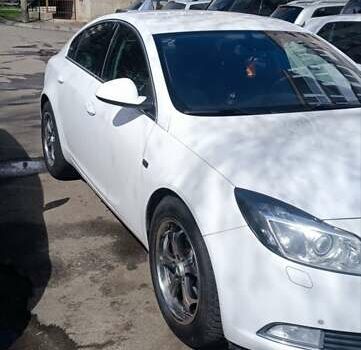 Белый Опель Инсигния, объемом двигателя 1.4 л и пробегом 200 тыс. км за 7000 $, фото 2 на Automoto.ua