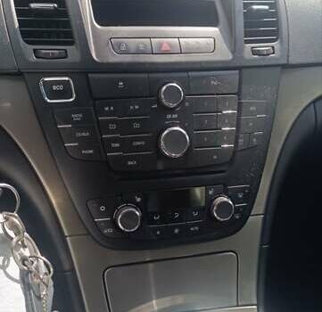 Белый Опель Инсигния, объемом двигателя 1.4 л и пробегом 200 тыс. км за 7000 $, фото 7 на Automoto.ua