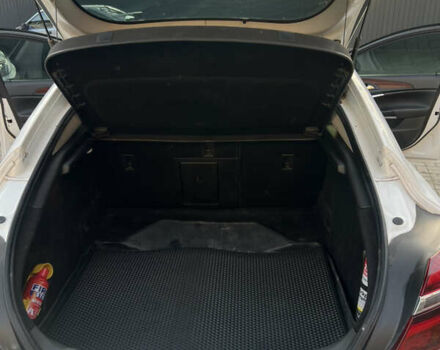 Белый Опель Инсигния, объемом двигателя 1.96 л и пробегом 262 тыс. км за 9500 $, фото 1 на Automoto.ua