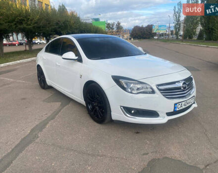Белый Опель Инсигния, объемом двигателя 2 л и пробегом 285 тыс. км за 9900 $, фото 1 на Automoto.ua