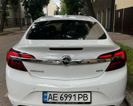 Білий Опель Інсігнія, об'ємом двигуна 1.6 л та пробігом 220 тис. км за 13000 $, фото 4 на Automoto.ua