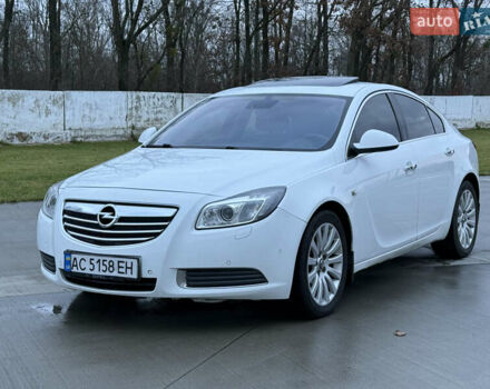 Білий Опель Інсігнія, об'ємом двигуна 2 л та пробігом 274 тис. км за 7200 $, фото 1 на Automoto.ua