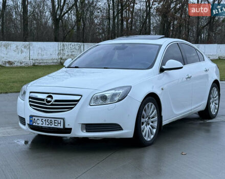 Белый Опель Инсигния, объемом двигателя 2 л и пробегом 257 тыс. км за 7400 $, фото 1 на Automoto.ua