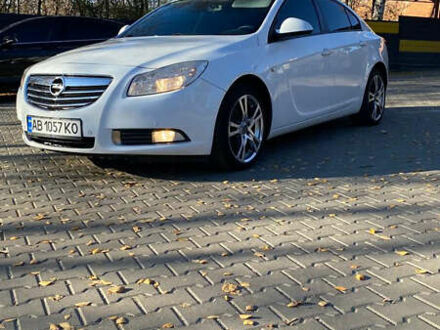 Белый Опель Инсигния, объемом двигателя 1.6 л и пробегом 200 тыс. км за 8000 $, фото 1 на Automoto.ua