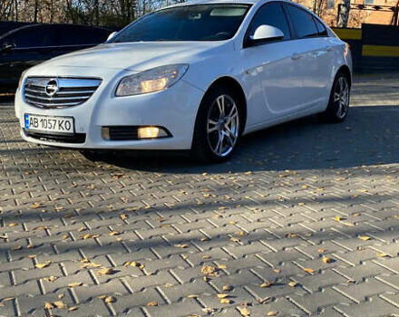 Белый Опель Инсигния, объемом двигателя 1.6 л и пробегом 200 тыс. км за 8000 $, фото 1 на Automoto.ua